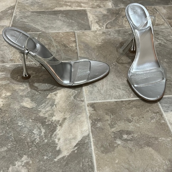 Marc Fisher Like New Calisty Strappy Heeled Silver/Clear Sandal 10 - Picture 2 of 16